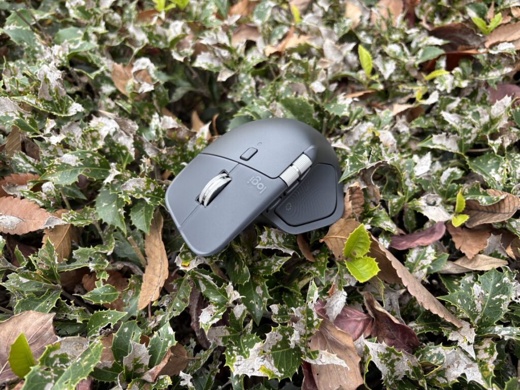 【作業効率UP】Logicool MX Master 4を実体験レビュー｜Actions Ringが想像以上に仕事を変えた！MX2400GRdとMX2400GR、MX2400PGの違いも解説