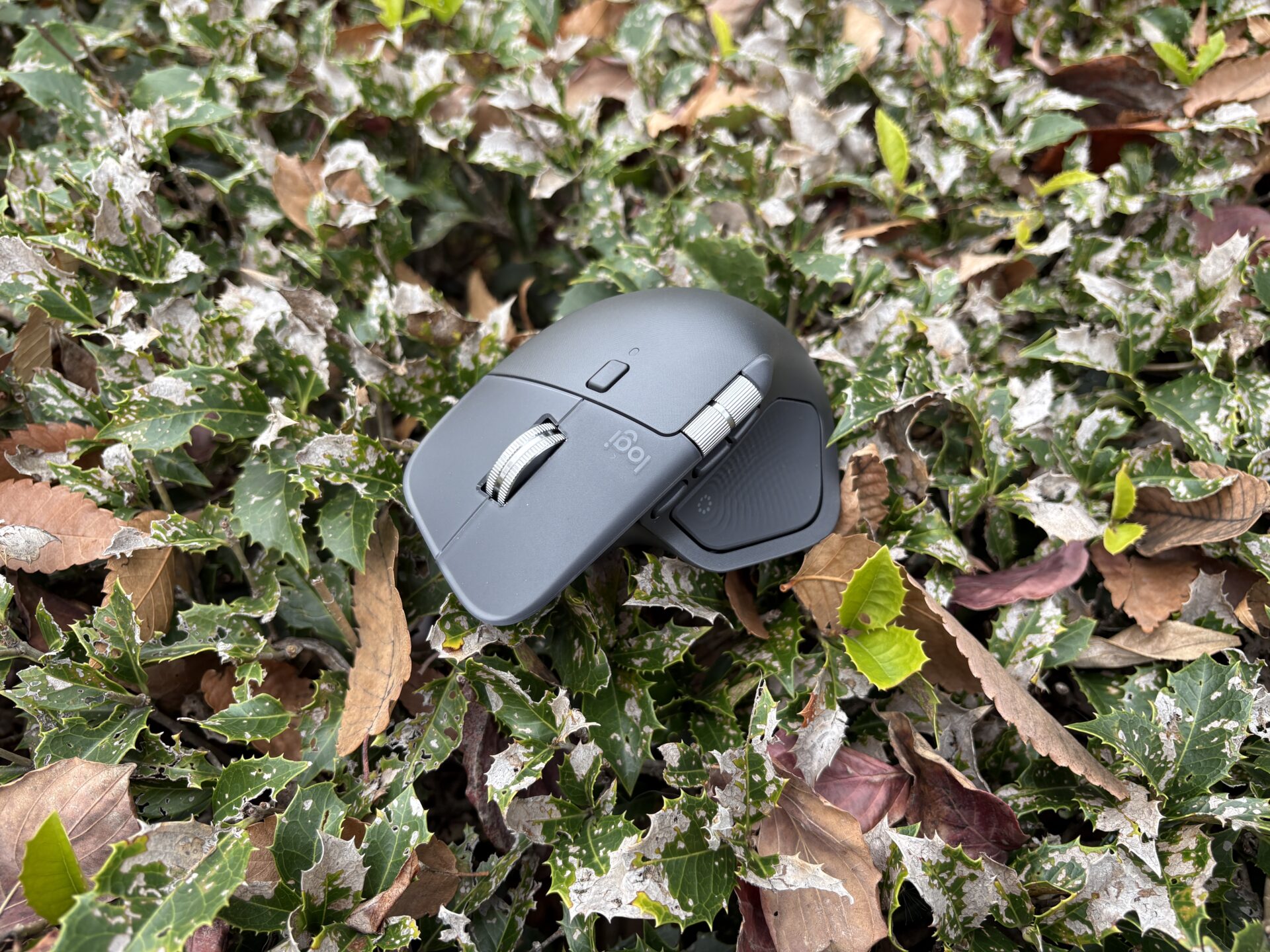 【作業効率UP】Logicool MX Master 4を実体験レビュー｜Actions Ringが想像以上に仕事を変えた！MX2400GRdとMX2400GR、MX2400PGの違いも解説